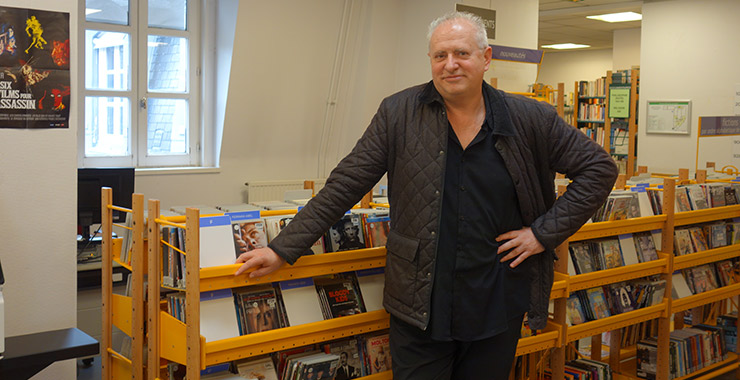 Frédéric Temps, créateur de l'étrange festival, dans les locaux de la bibliothèque André Malraux