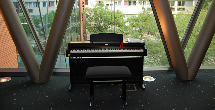 Découvrez l'espace musique de la médiathèque Marguerite Yourcenar