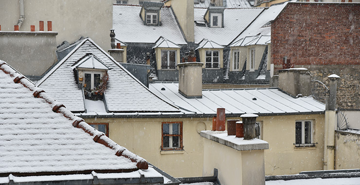 Neige sur les toits de Paris